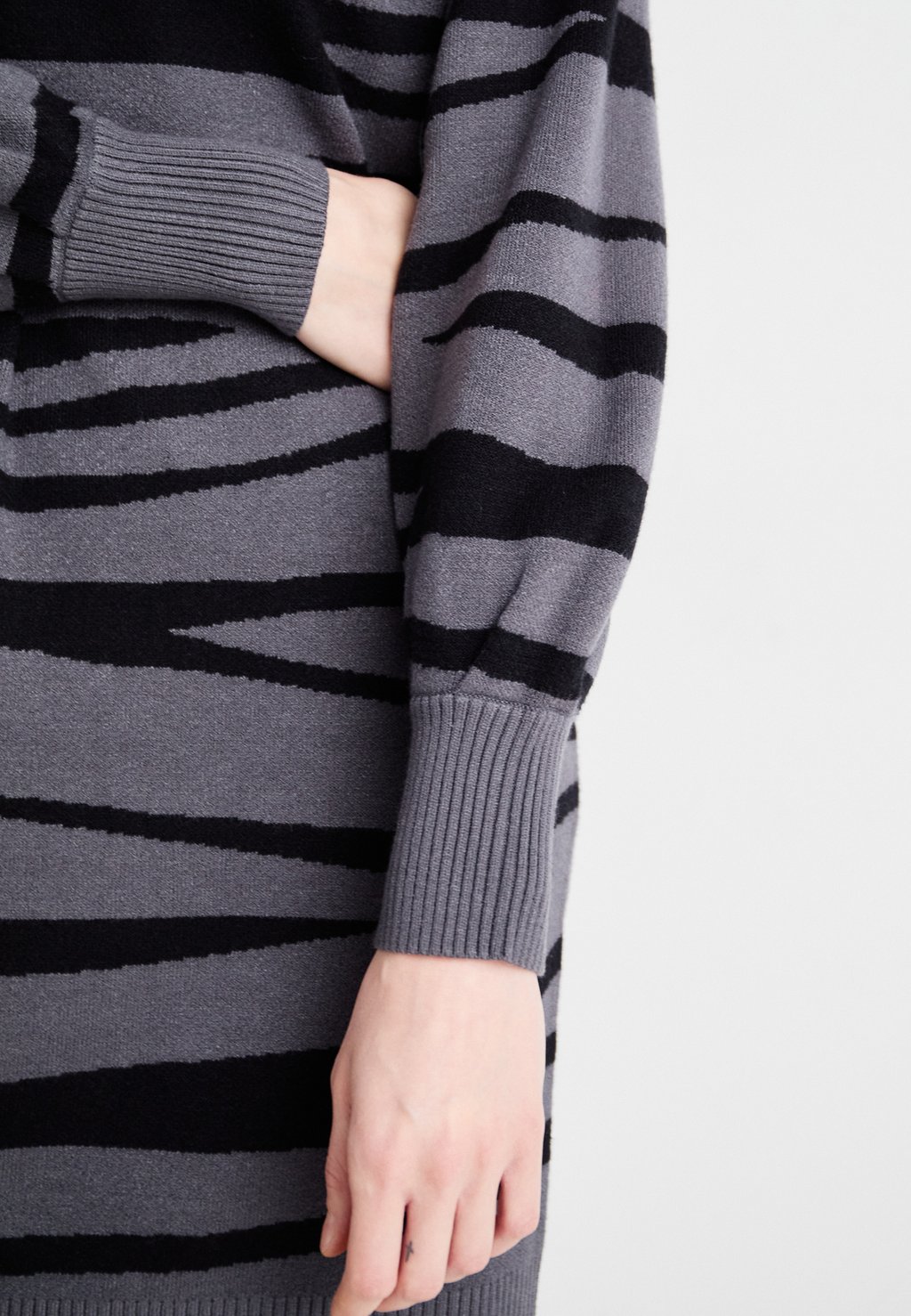 

Платье-джемпер ONLFRIDA LIFE HIGHNECK DRESS ONLY, темно-серый