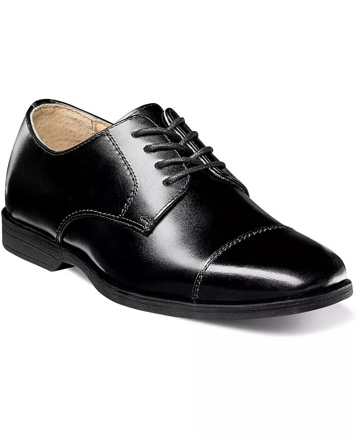 

Маленькие мальчики показывают туфли-оксфорды Cap Toe Jr Florsheim, черный