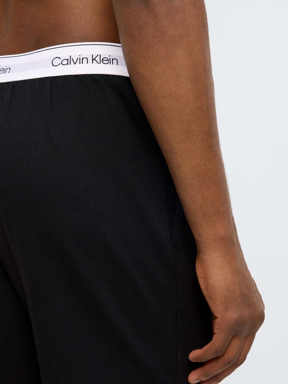 Calvin Klein Пижамные штаны Regular 'ICON / ESSENTIALS' в черном цвете — фото 2