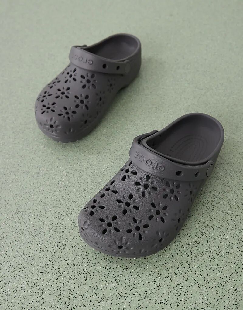 Классические сабо Crocs с цветочным вырезом, темно-синего цвета — фото 2