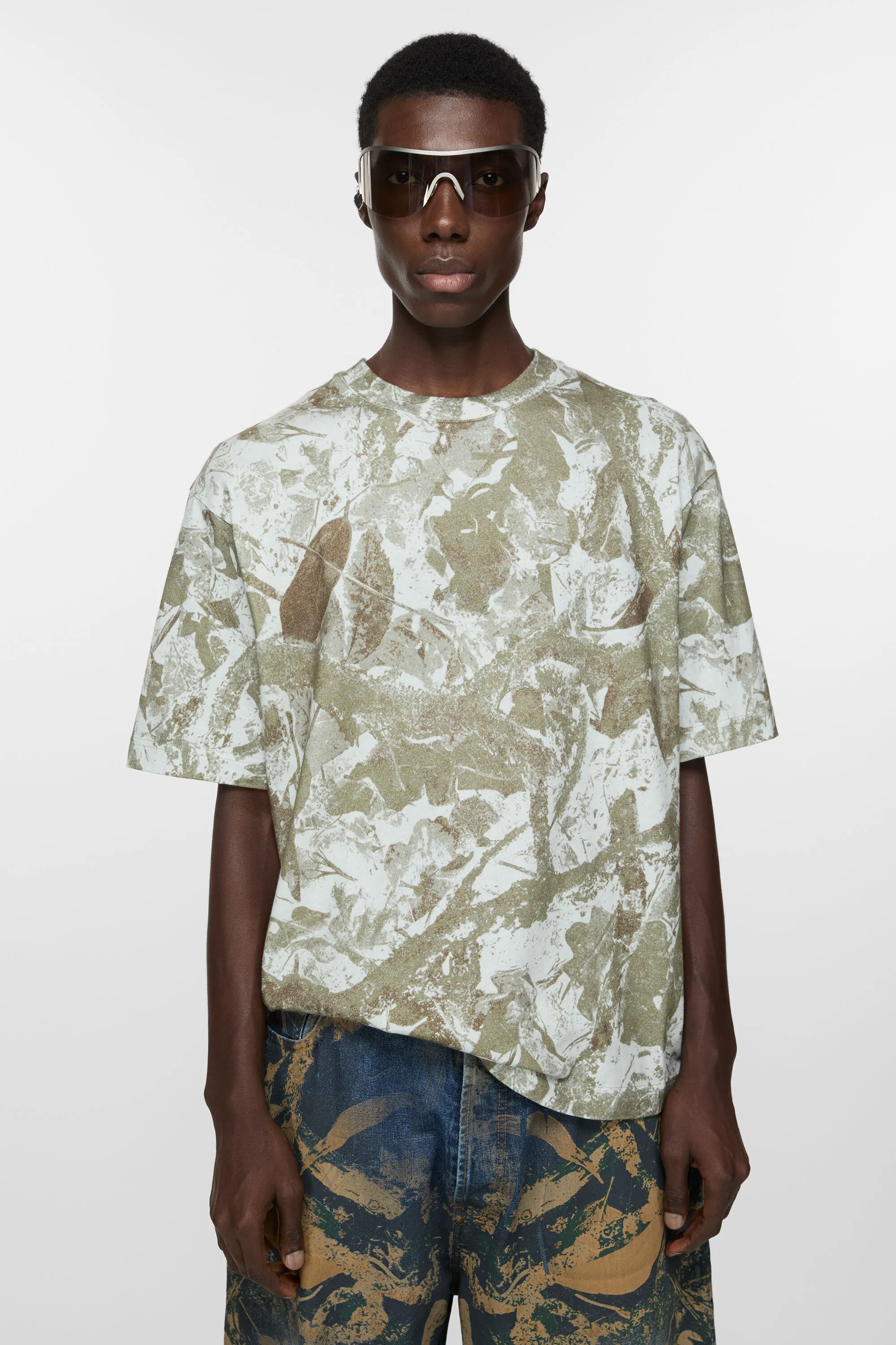 

Футболка с круглым вырезом - Свободный крой унисекс Acne Studios, цвет Concrete Grey Camo