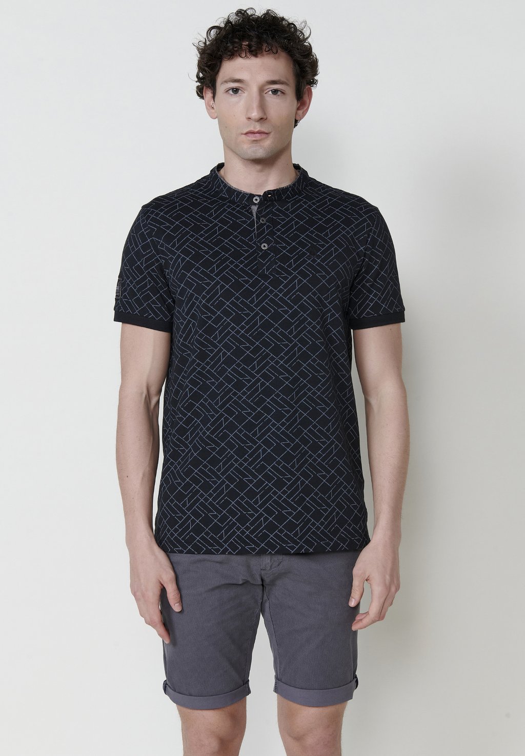 

Футболка с принтом SHORT-SLEEVED Koroshi, черный