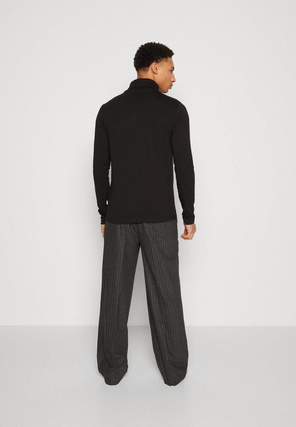 

Топ с длинным рукавом Roll Neck Tee Lindbergh, черный