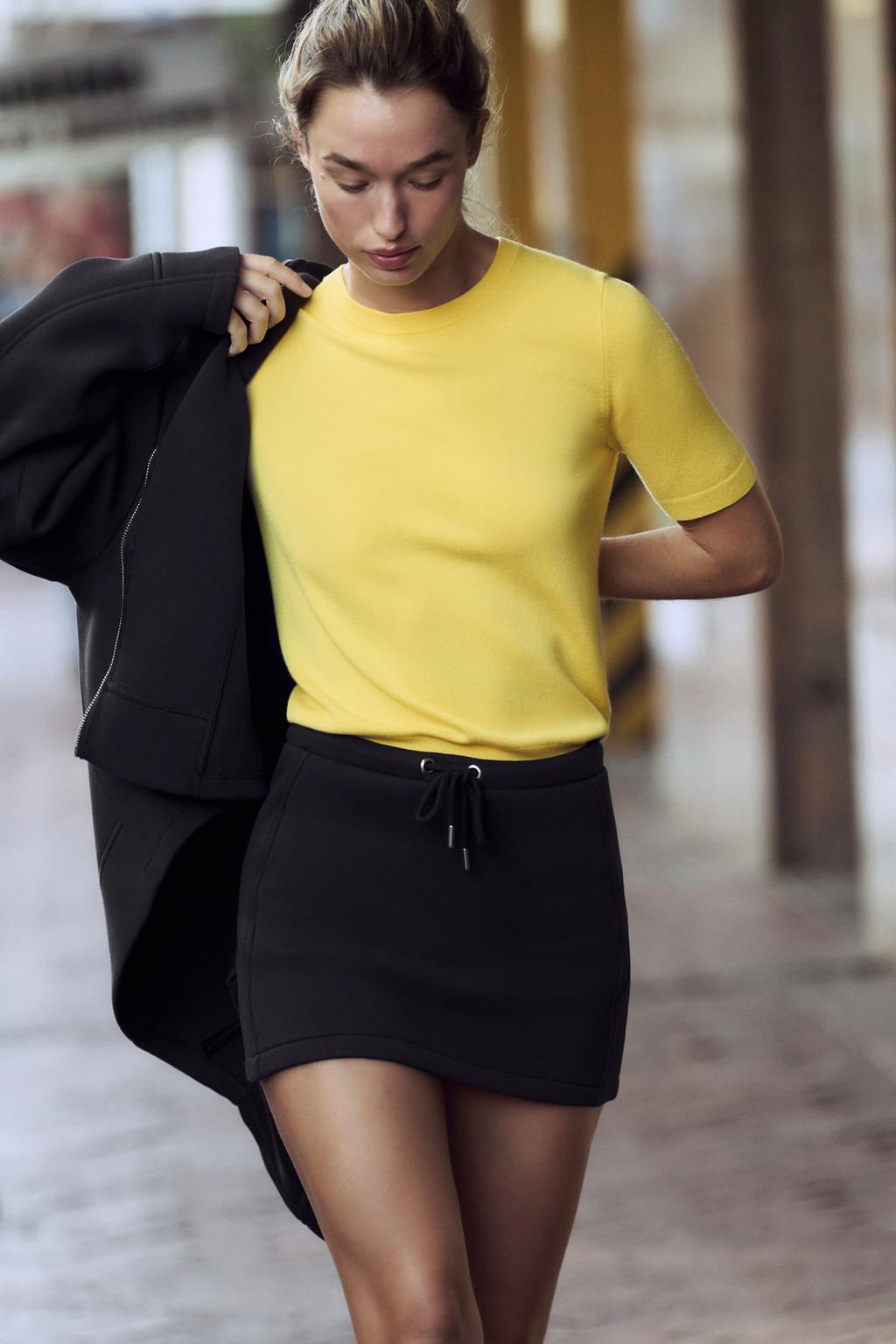 

Базовый топ из однотонного трикотажа с коротким рукавом ZARA, желтый