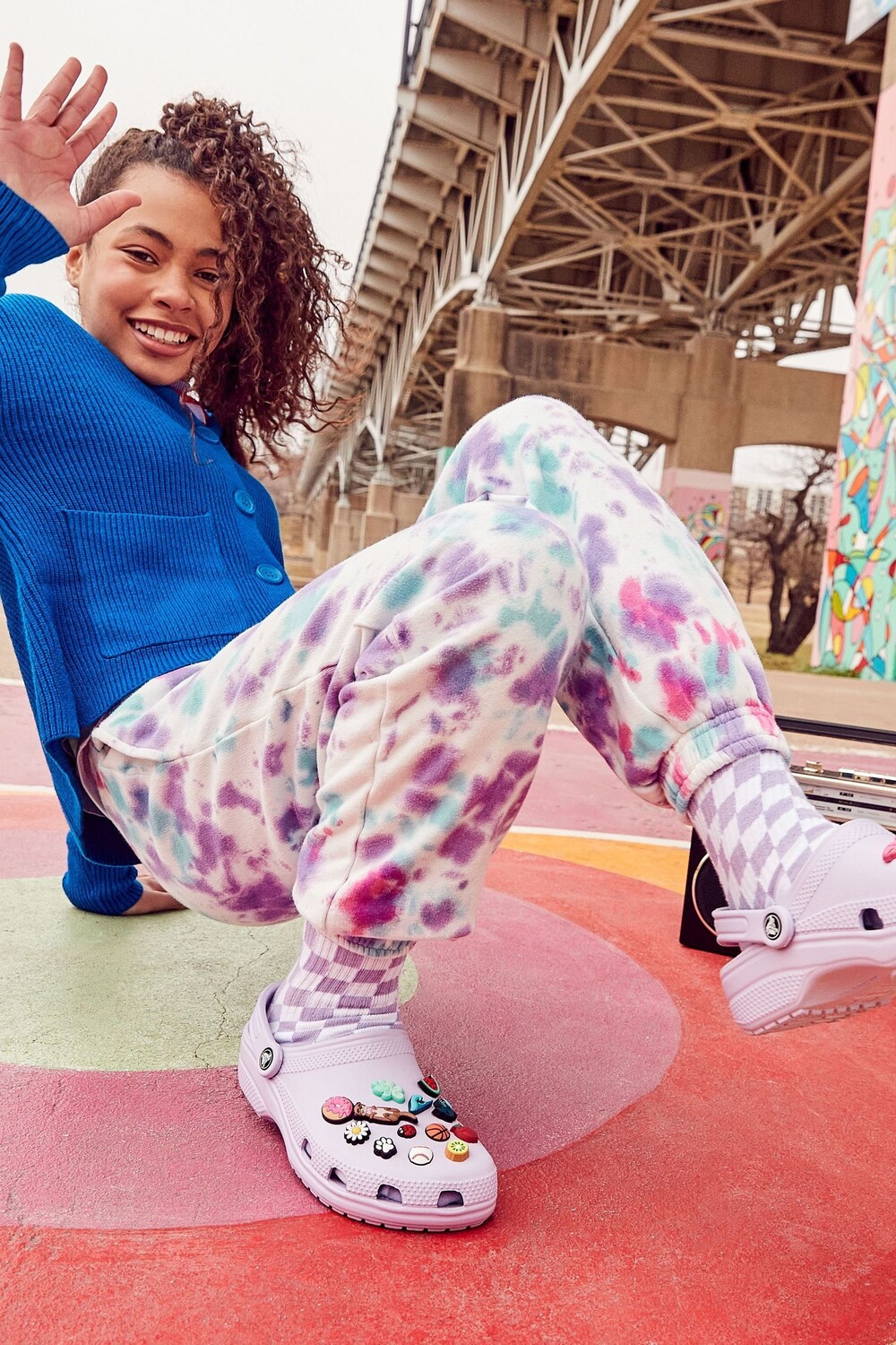 Классические детские сандалии с клогами Crocs, фиолетовый — фото 2