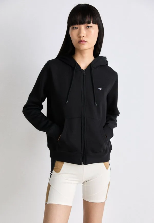 

Толстовка на молнии с вышивкой флага, флисовая, с капюшоном на молнии. Tommy Jeans, Black, Черный, Толстовка на молнии с вышивкой флага, флисовая, с капюшоном на молнии. Tommy Jeans, Black