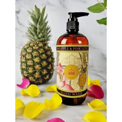 The English Soap Company Kew Gardens Средство для мытья рук и тела Освежающее растительное средство для умывания с густой пеной, обогащенное успокаивающим алоэ вера и витамином Е, аромат ананаса и розового лотоса, 500 мл — фото 2