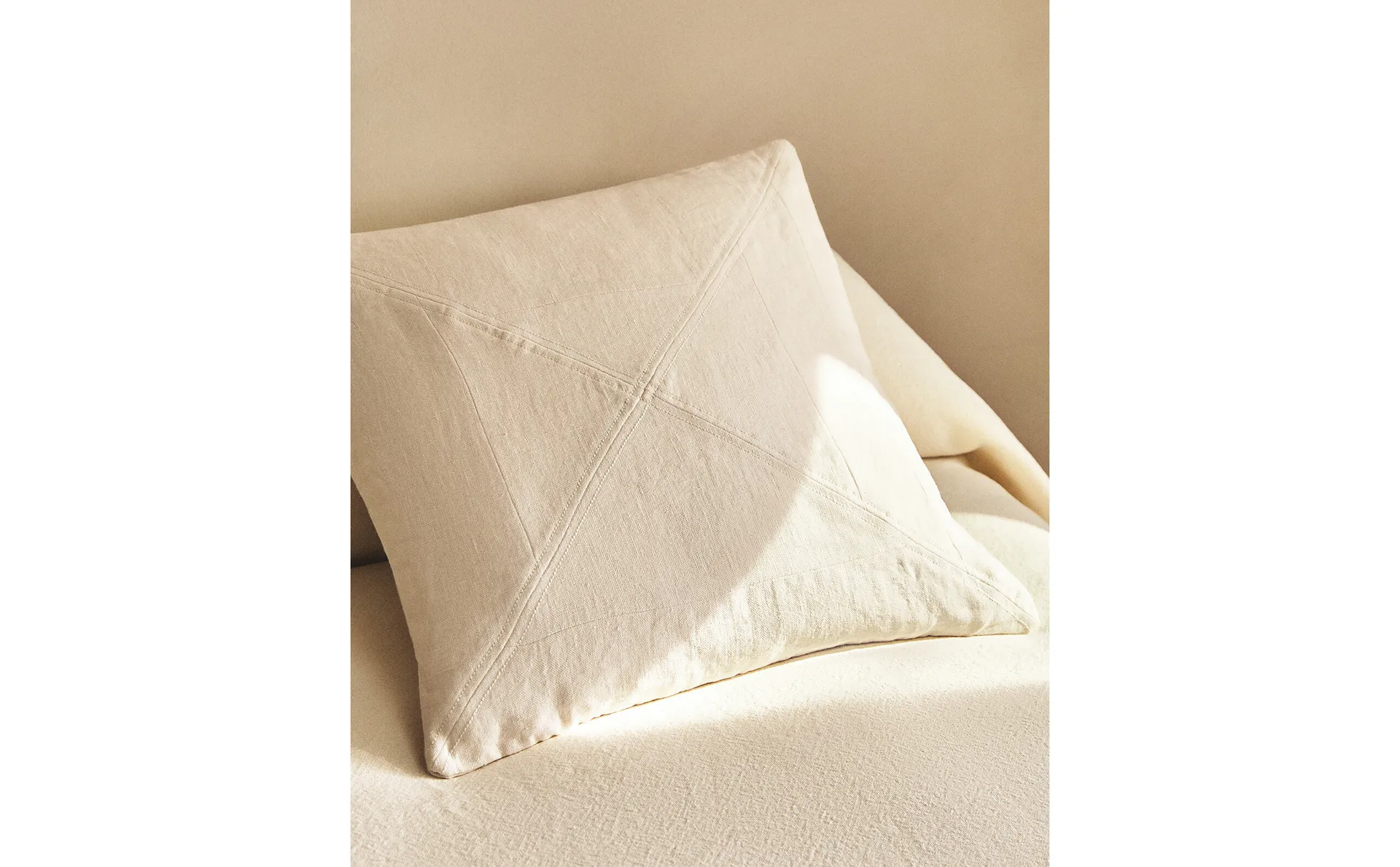

Льняной чехол на подушку Zara Home, цвет Oyster White