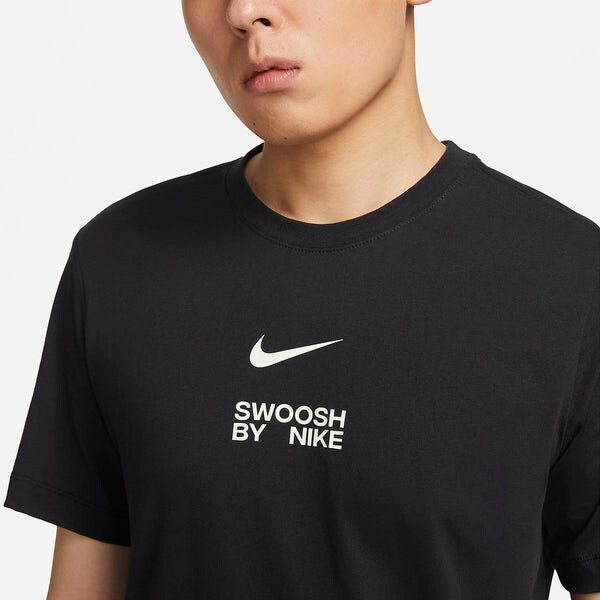 Футболка Nike Swoosh T-Shirt 'Black', черный — фото 2