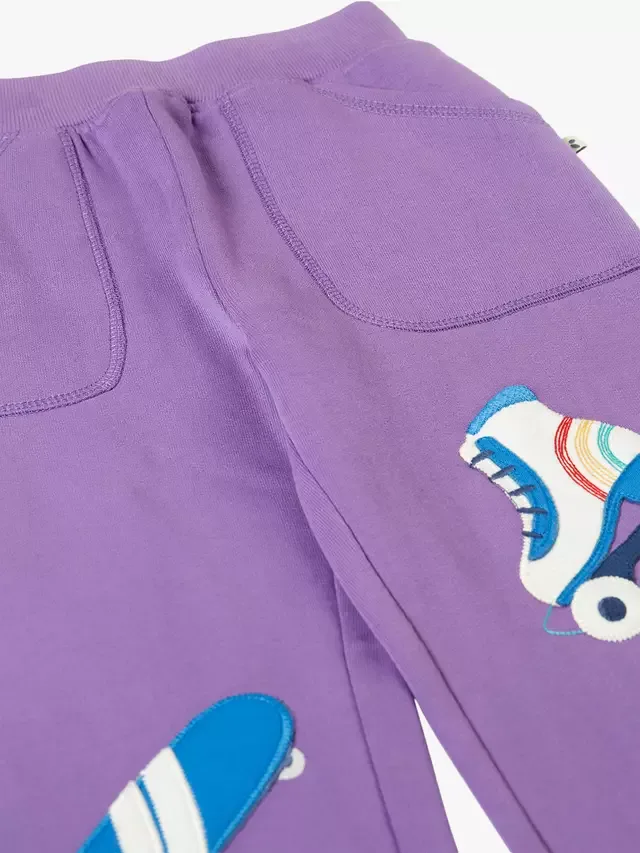 Детские спортивные брюки Malpas Skate Applique, цвет барвинок/разноцветный Frugi — фото 2