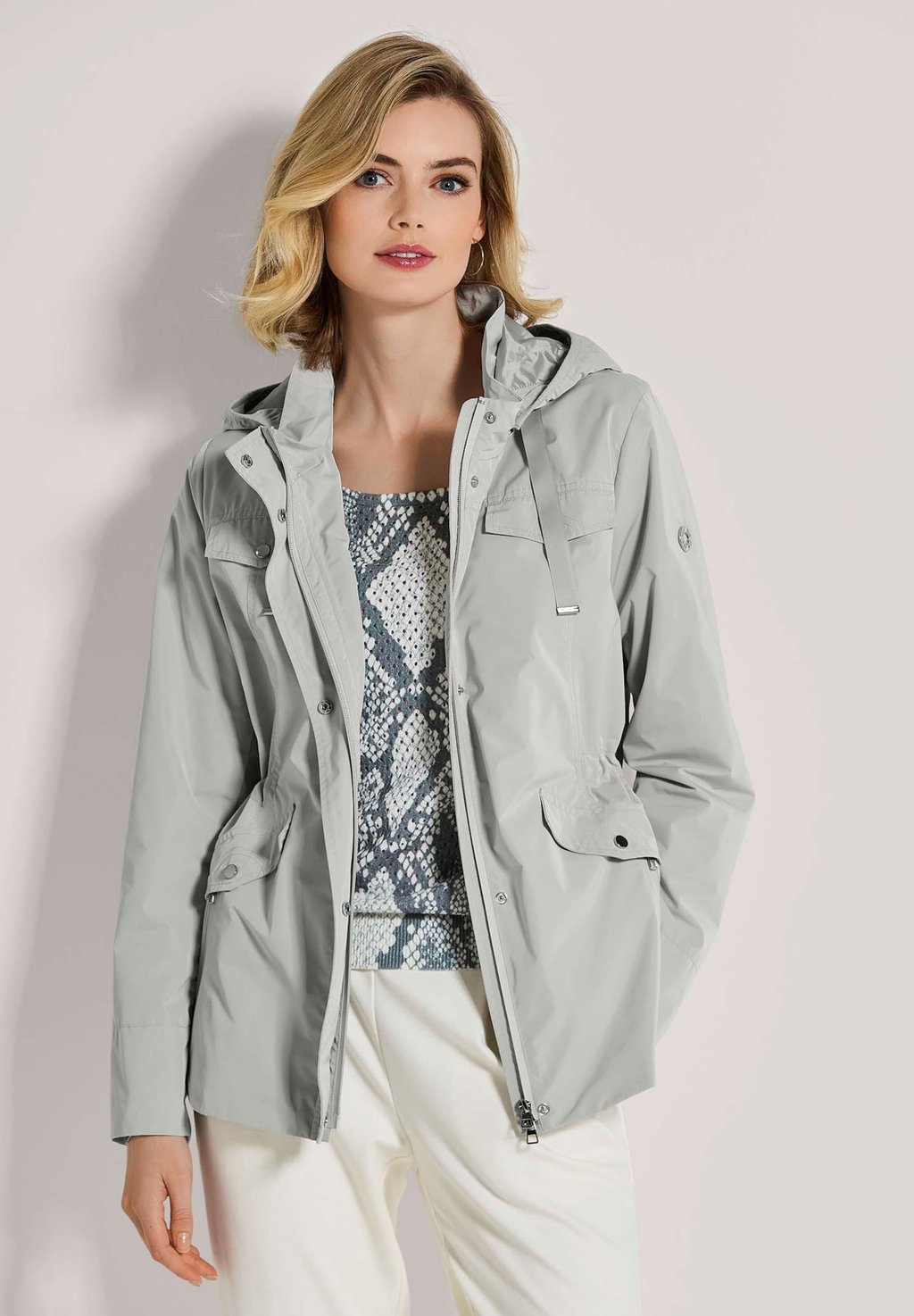 

Легкая куртка MIT FUNKTION MADELEINE, светло-серый