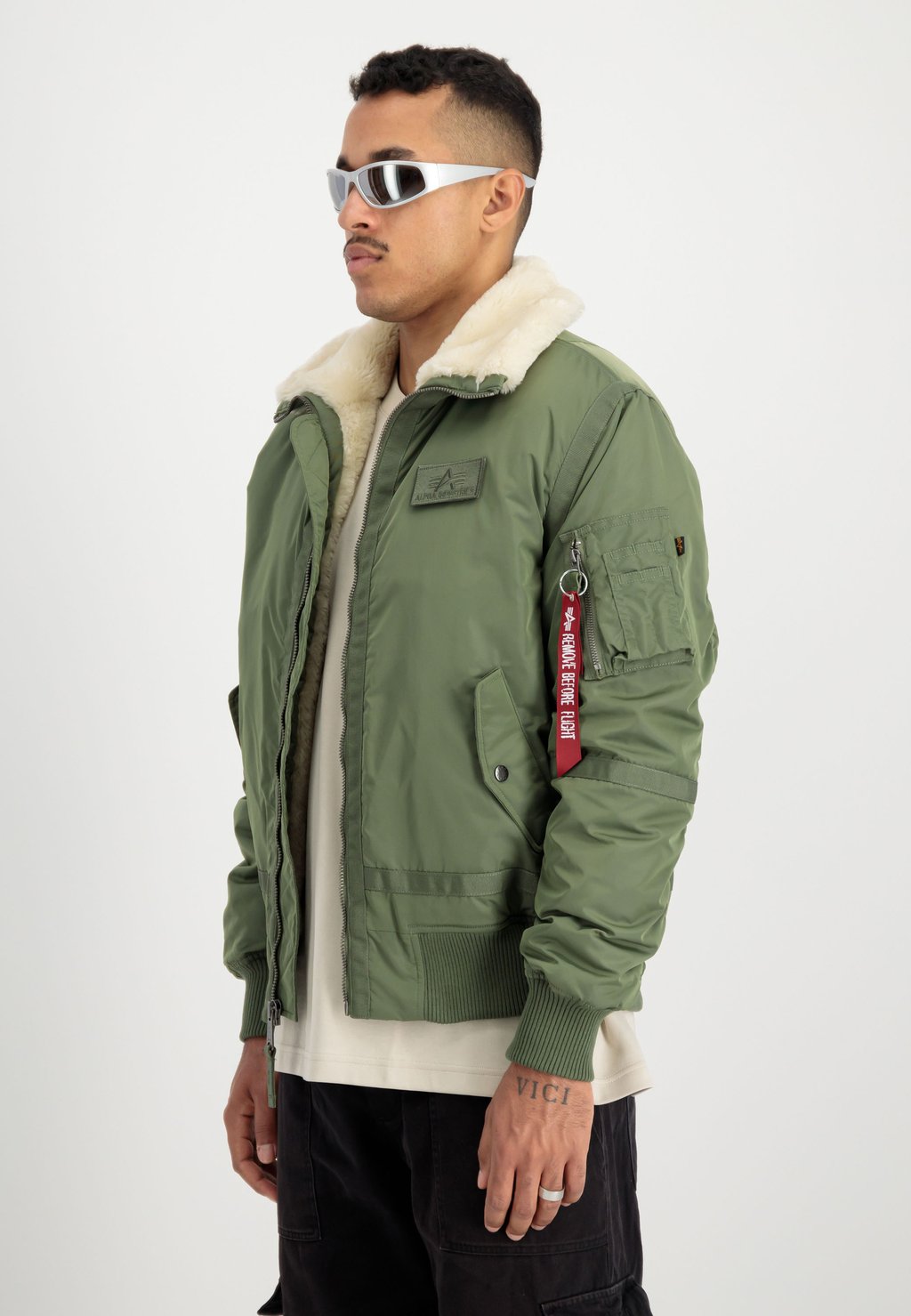 

Куртка-бомбер Alpha Industries, хаки