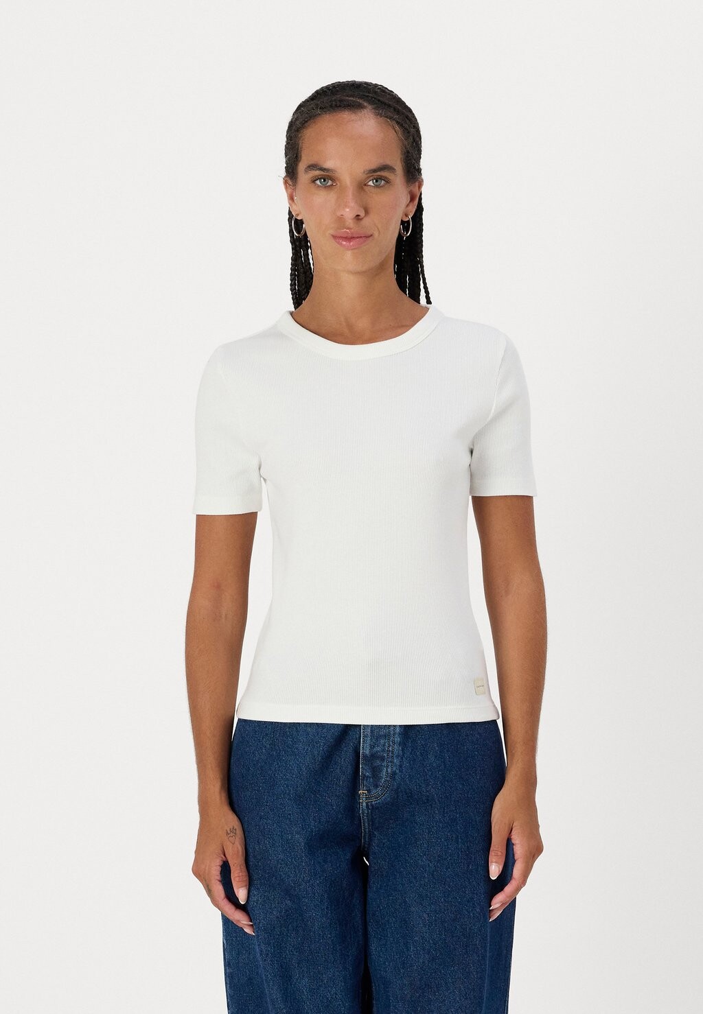 

Базовая футболка LABEL FITTED TEE Calvin Klein, белый