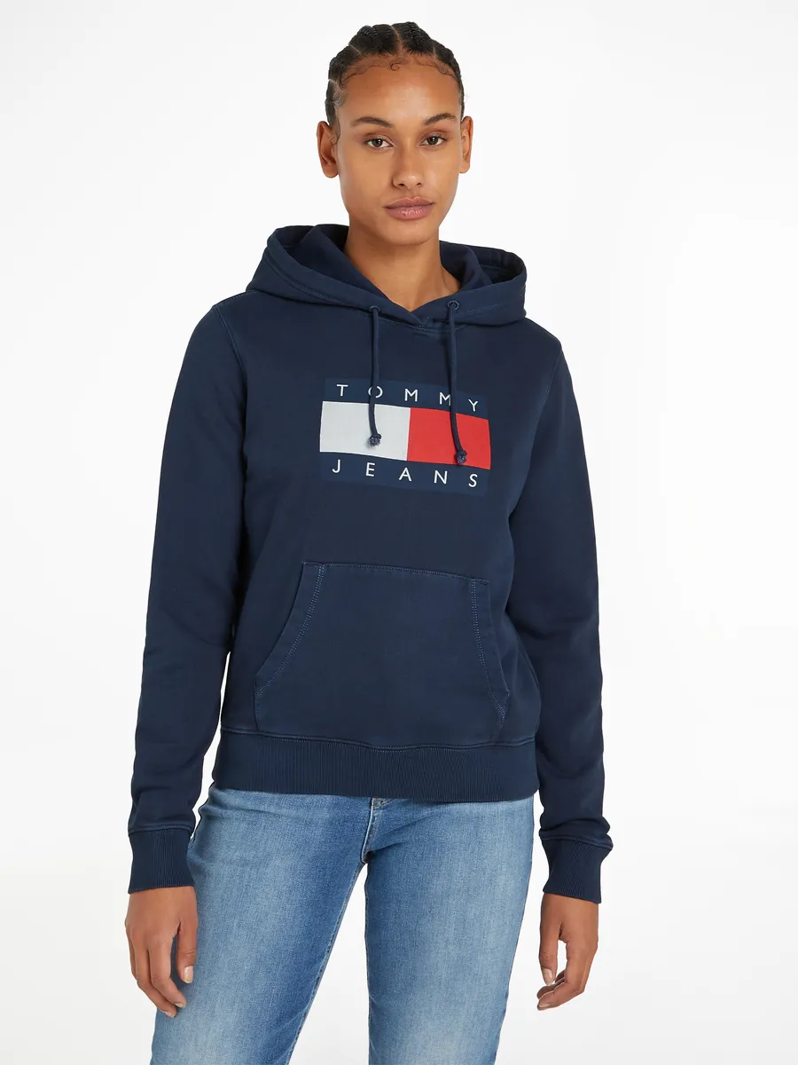 

Толстовка Tommy Jeans с капюшоном "TJW REG TOMMY FLAG HOODIE EXT", с капюшоном, флагом с логотипом Tommy Jeans, синий