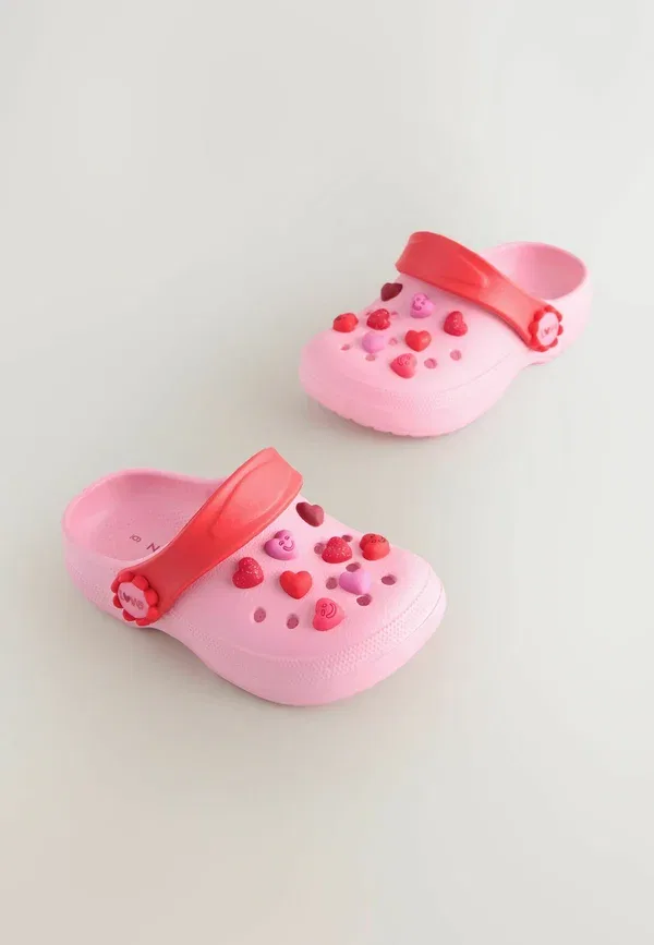 Тип товара: Шлепанцы, бренд: Next, модель: Standard fit clogs, цвет: розово-красный с сердечками — фото 2