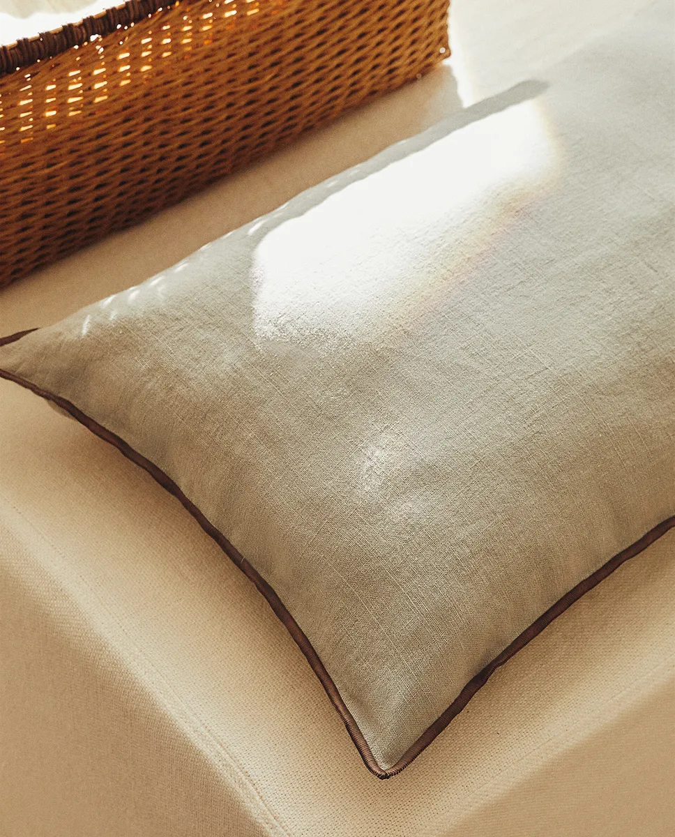 

Чехол на подушку с оверлоком Zara Home, цвет Russet