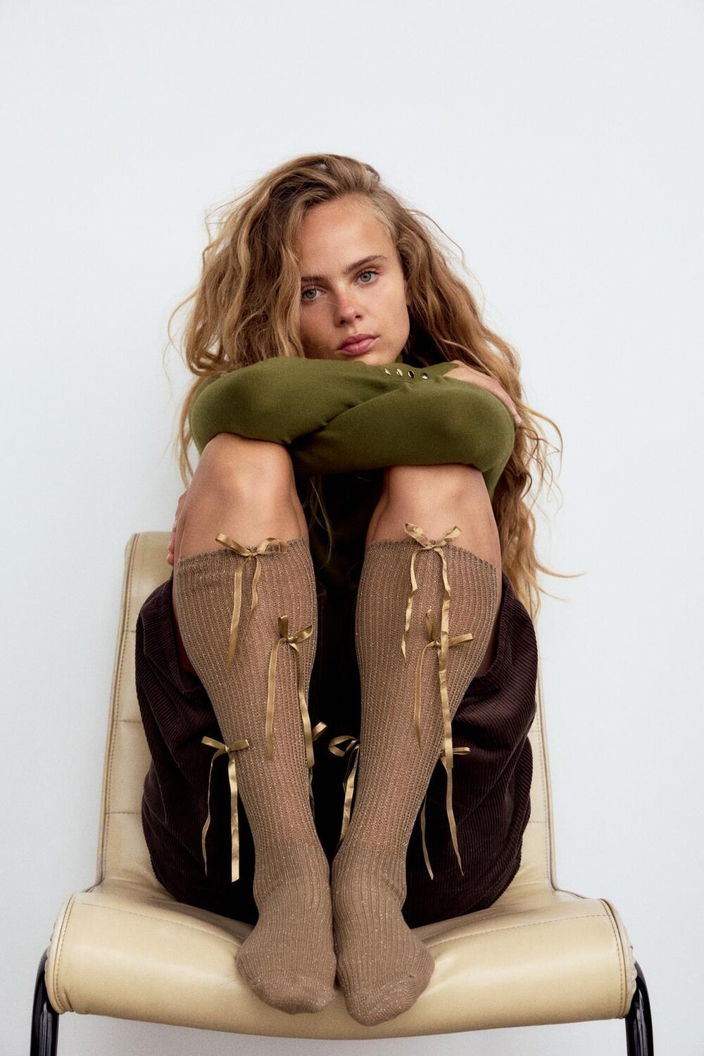 

Высокие носки с металлической нитью и бантиками ZARA, цвет toffee