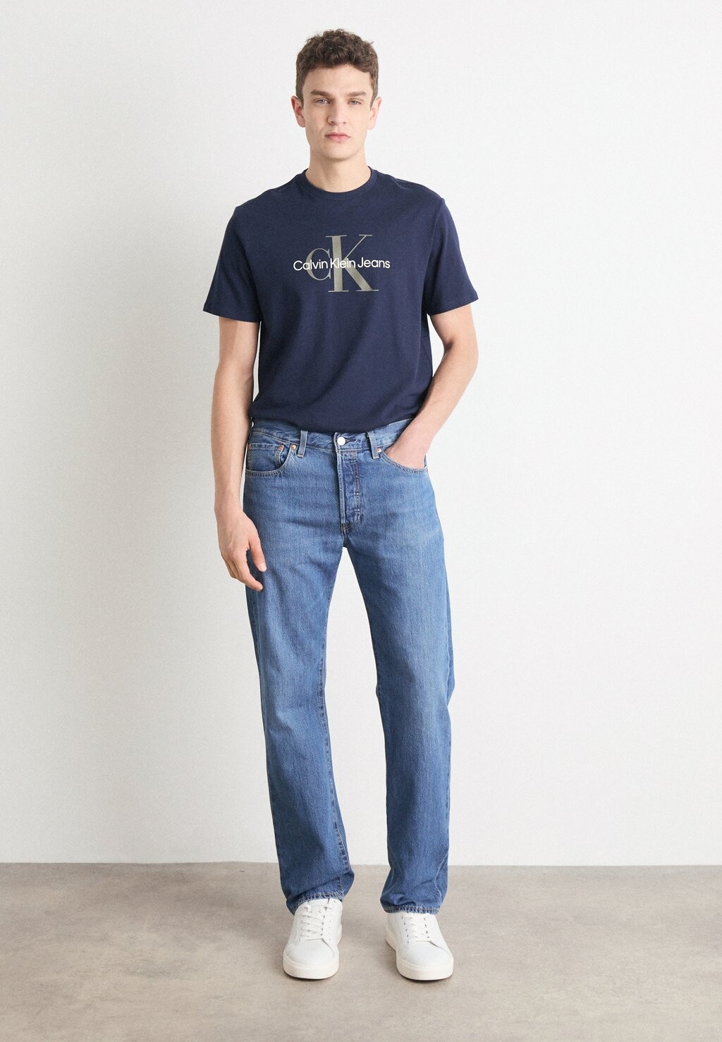 

Футболки с принтом HERO MONOGRAM TEE Calvin Klein, темно-синий
