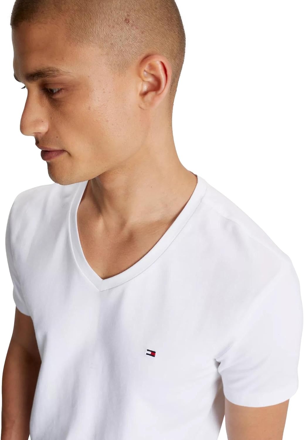 

Tommy Hilfiger Cotton Classics, упаковка из 3 футболок с V-образным вырезом, Fresh White.