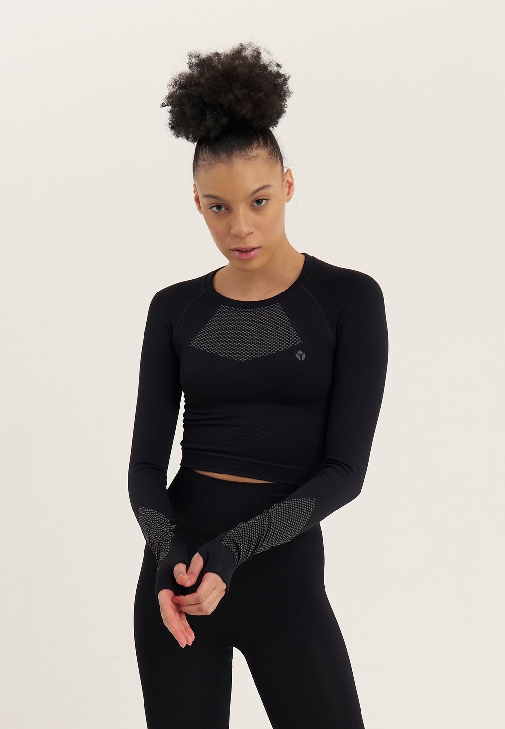 

Топ с длинными рукавами SEAMLESS Even&Odd, цвет black