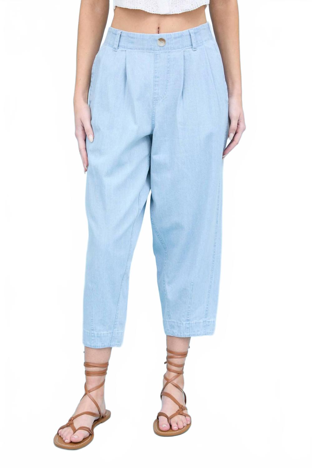 

High Waist Pleated Denim Capri Pants In Chambray Blu Pepper, Chambray
