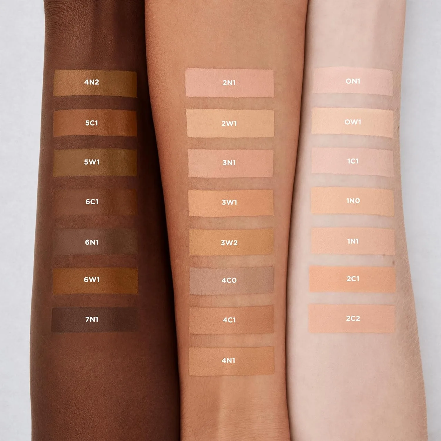 Консилер-сыворотка Laura Mercier Real Flawless Weightless Perfecting Serum Concealer: стойкий, водостойкий, не скатывается в складки, позволяет наслаивать покрытие, не содержит масел., 2C2 - light with cool undertones (07) — фото 3