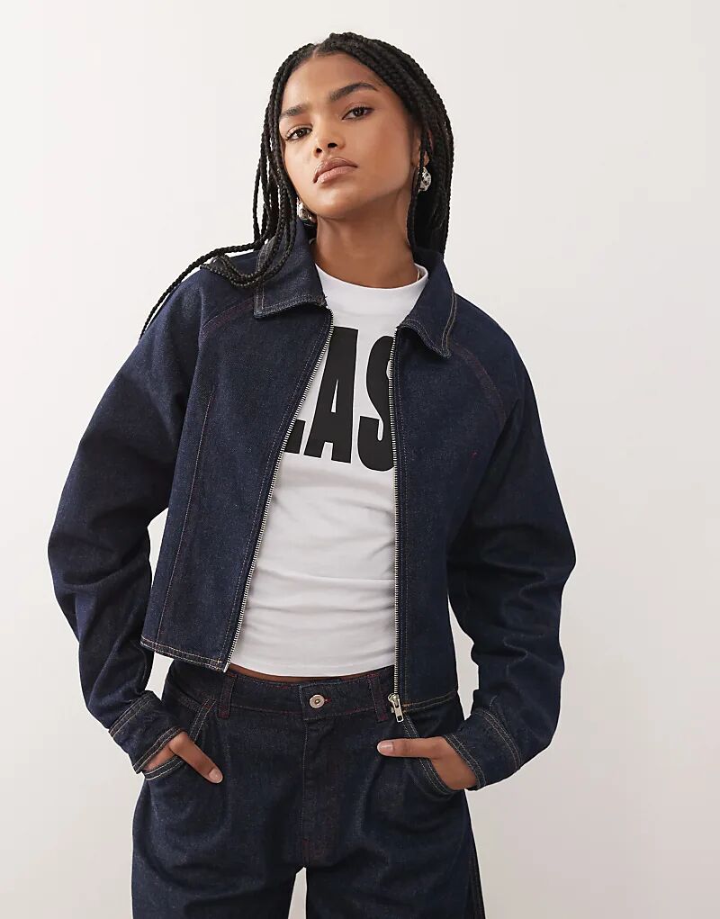 

COLLUSION Джинсовая приталенная куртка с защипом на спине, цвет «полосатый» с розово-оранжевой строчкой