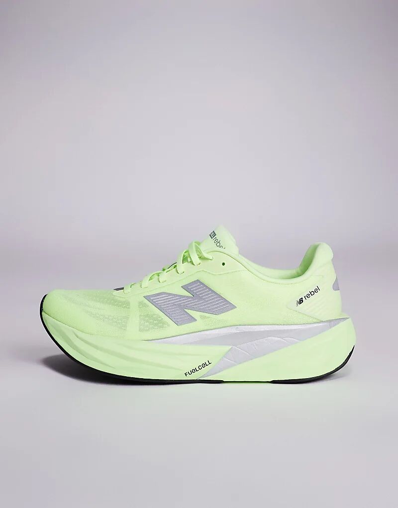 Мужские кроссовки для бега New Balance Fuelcell Rebel v5 в цвете Volt Yellow — фото 2