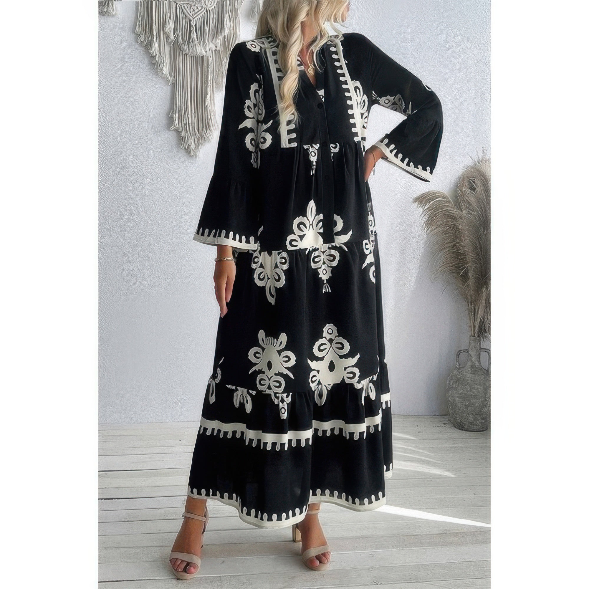 

Платье с V-образным вырезом, стойкой и цветочным принтом TRUEDAMES, черный