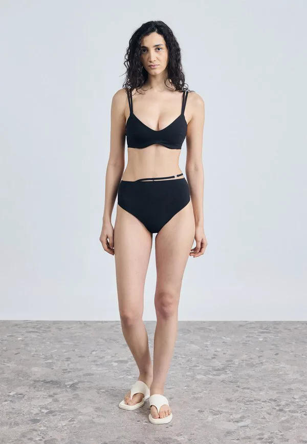 Плавки-Бикини с поясом, облегающие фигуру. Calvin Klein Swimwear, Black — фото 2