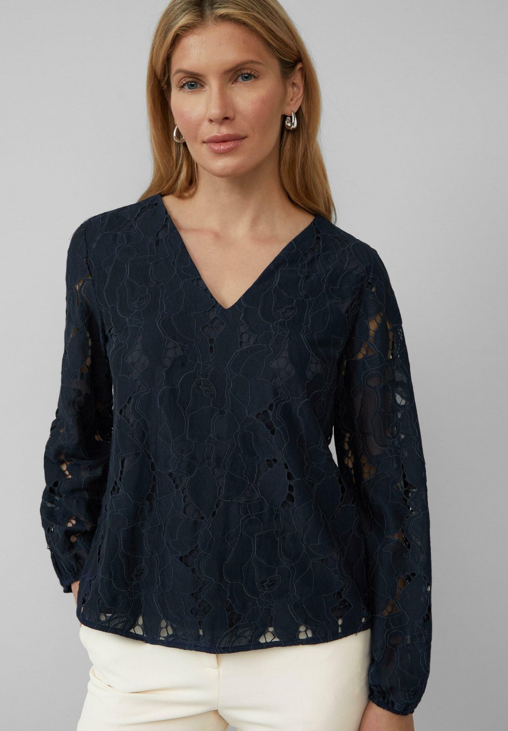 

Блуза AUS MIT FUTTER UND V-AUSSCHNITT s.Oliver BLACK LABEL, черный