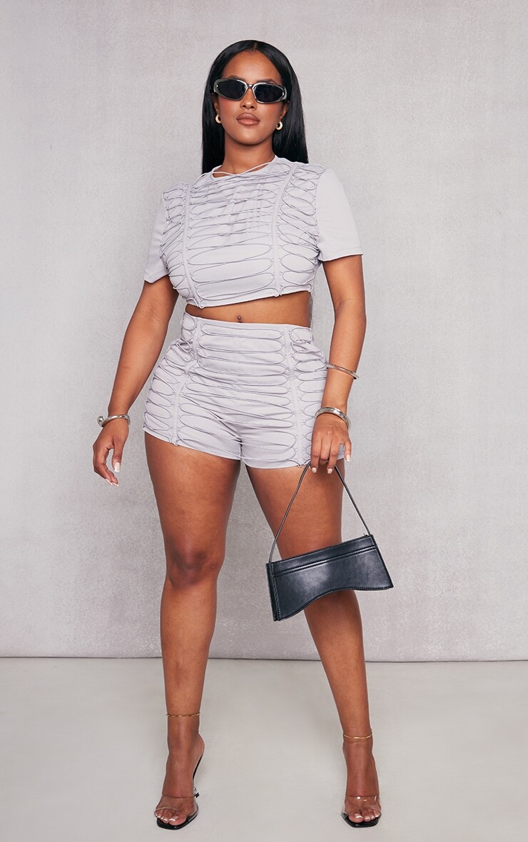 

PrettyLittleThing Серые тканые шорты со шнуровкой Shape