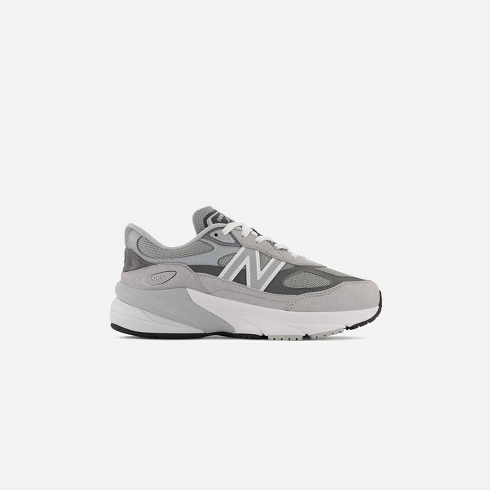 

Кроссовки New Balance Grade School 990v6, серый