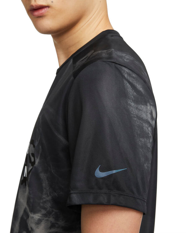 Футболка Nike Dri-FIT Run Division Rise 365 T-Shirt 'Black', черный — фото 3