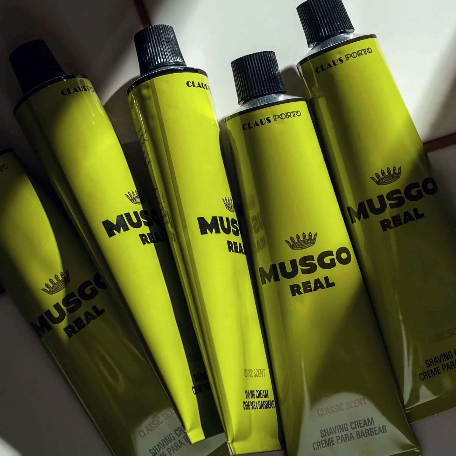 Claus Porto - Musgo Real Shaving Cream Классический аромат | Освежает, успокаивает, восстанавливает кожу | Обогащен ланолином, кокосовым и жожобовым маслом (100 мл | 3,4 жидких унции) — фото 3