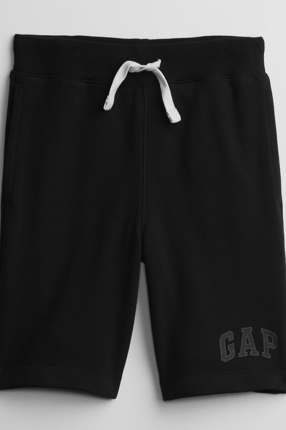 

Спортивные шорты с логотипом (4–13 лет) Gap, черный
