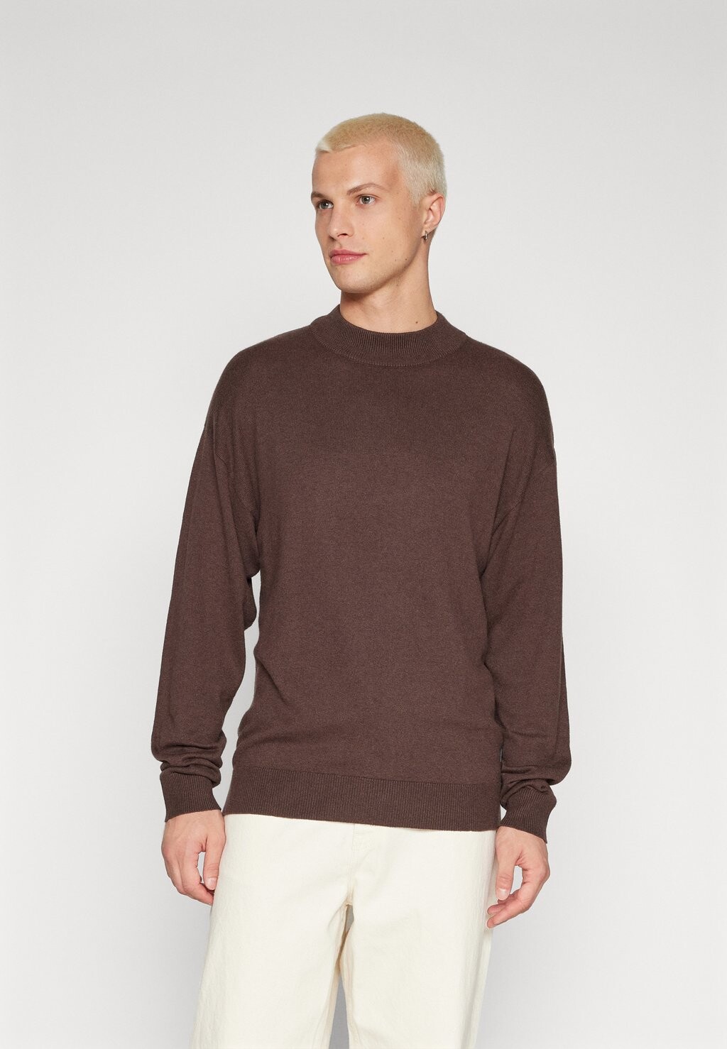 

Свитер JJEEMIL MOCK NECK Jack & Jones, темно-коричневый