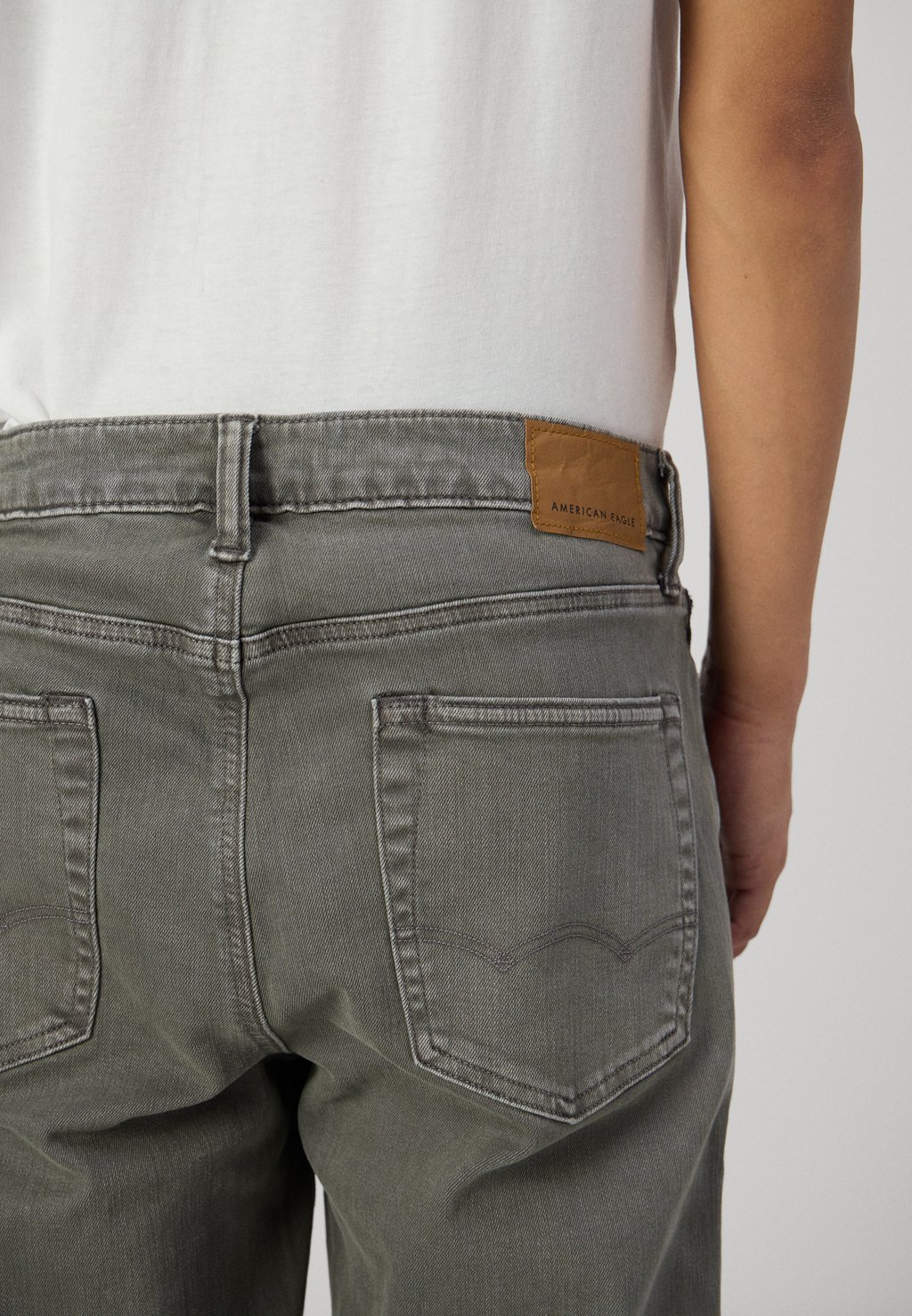 

Джинсы прямого кроя CLEAN STONE American Eagle, серый