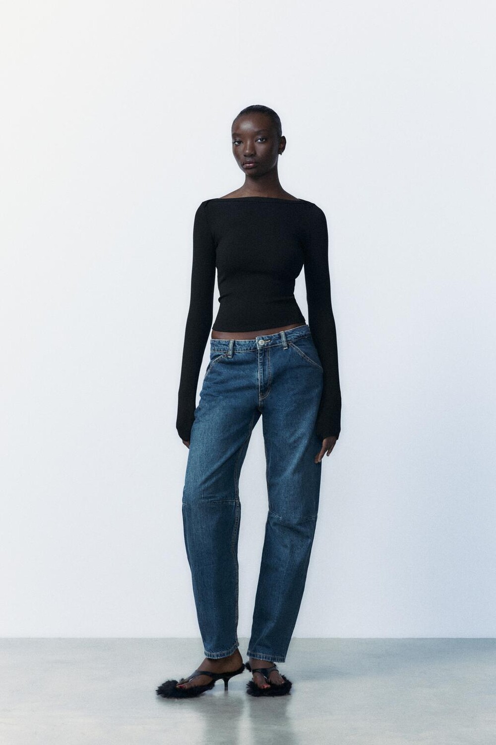 

Футболка с вырезом-лодочкой в рубчик ZARA, черный