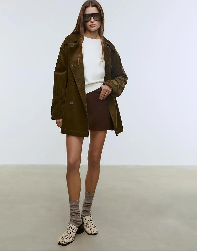 

Вельветовое пальто Stradivarius классического кроя оливково-зеленого цвета