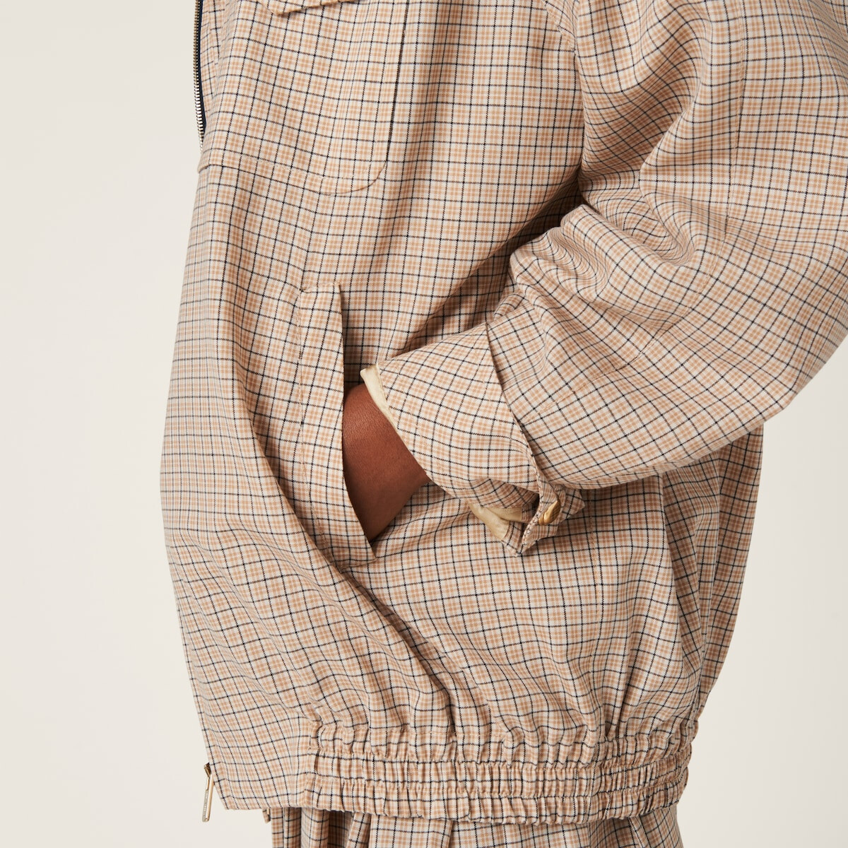 Куртка женская цвета известняка Miu Miu — фото 4