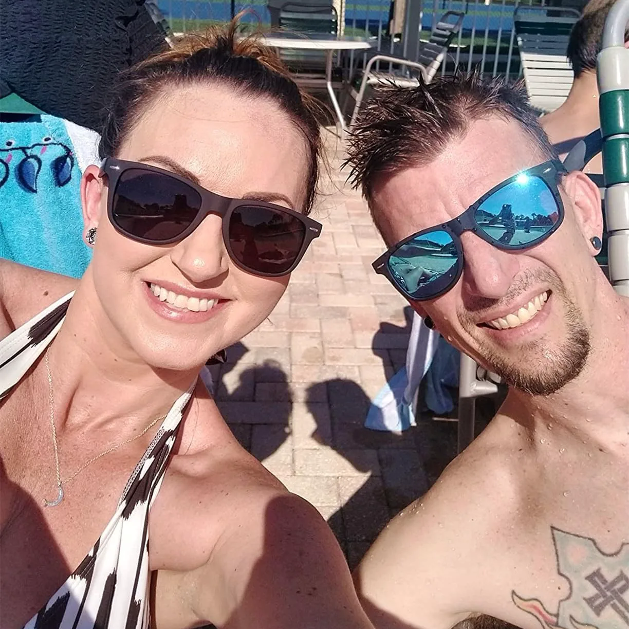 

Eyegla Оптовая продажа солнцезащитных очков для взрослых, для вечеринок, в стиле 80-х, костюмированные очки, набор из 10 штук, Mix Frame Colored Lens Sunglasses