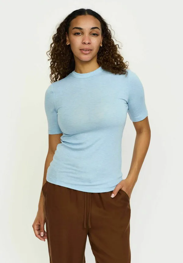 

Базовая футболка с римским рисунком Soft Rebels, Cashmere Blue Melange, Серый, Базовая футболка с римским рисунком Soft Rebels, Cashmere Blue Melange