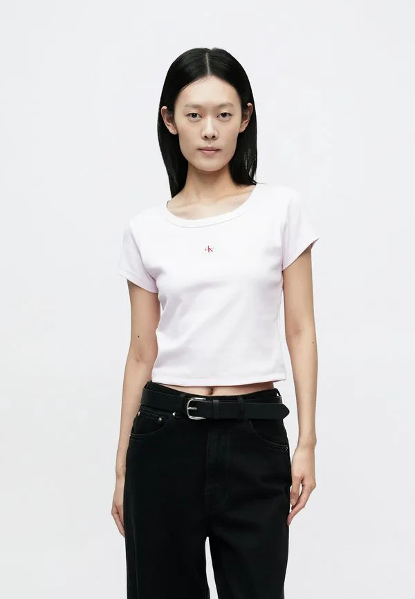

Футболка с надписью "baby tee" (базовая футболка) Calvin Klein Jeans, Pearly Pink, Белый, Футболка с надписью "baby tee" (базовая футболка) Calvin Klein Jeans, Pearly Pink