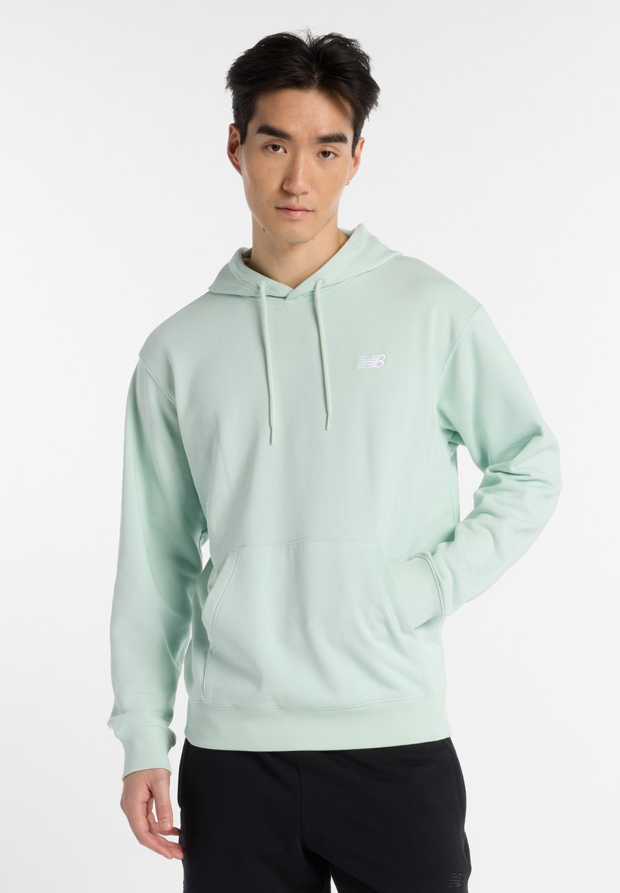 

Худи New Balance SPORT ESSENTIALS FRENCH TERRY, Clay Ash/Light Green