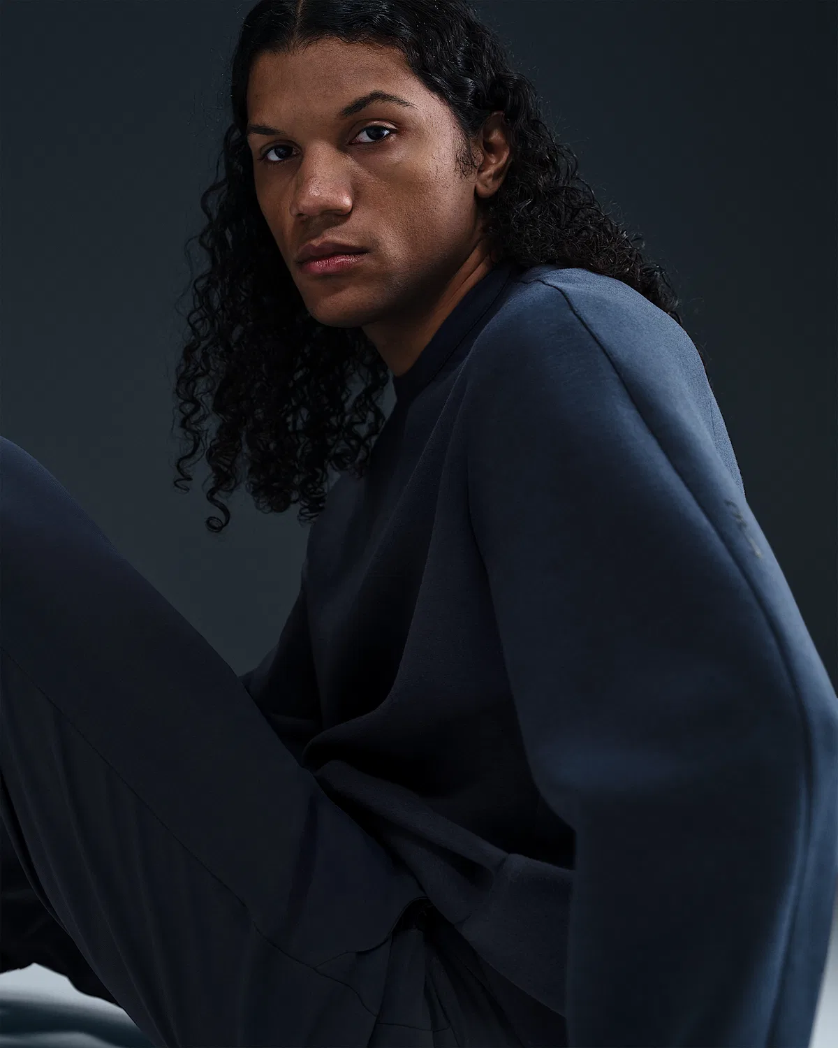 Мужская футболка Nike 24.7 ImpossiblySoft Dri-FIT Crew, Obsidian/Dark Obsidian — фото 3