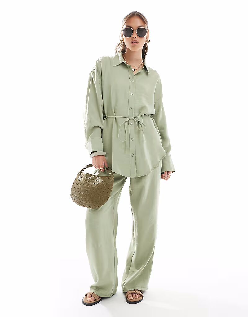 

Рубашка из модала ASOS DESIGN с поясом на талии цвета хаки