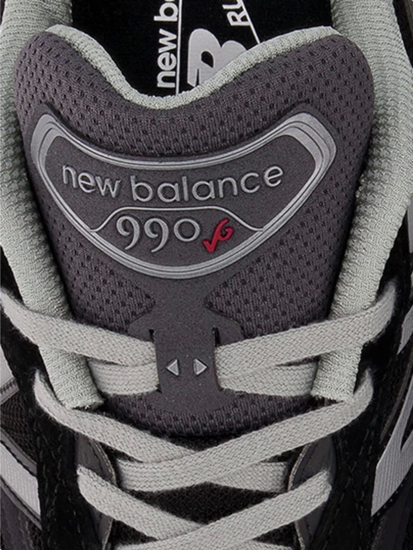 

990v6 Кроссовки из замши и сетки с кожаной отделкой NEW BALANCE, черный