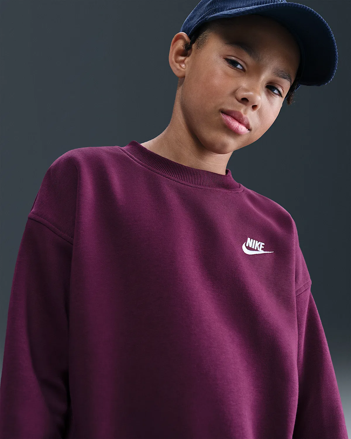 Детская увеличенная толстовка Nike Sportswear Club Fleece, Bordeaux/White — фото 3