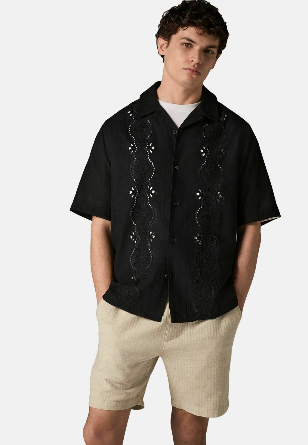 

Рубашка REGULAR FIT-TEXTURED BRODERIE SHORT SLEEVE Next, черный